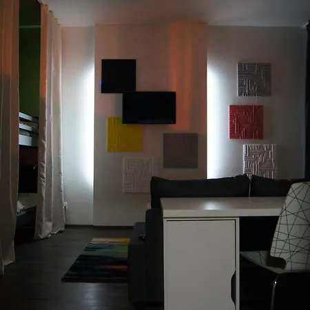 俄斯特拉发公寓式酒店 *